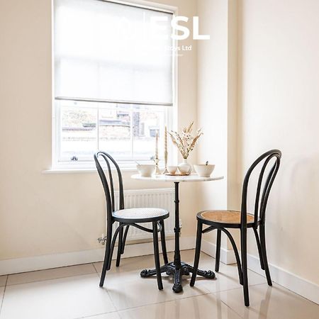 Elegant Apartment On Historic Cobbled High St Shrewsbury Town Centre Dış mekan fotoğraf
